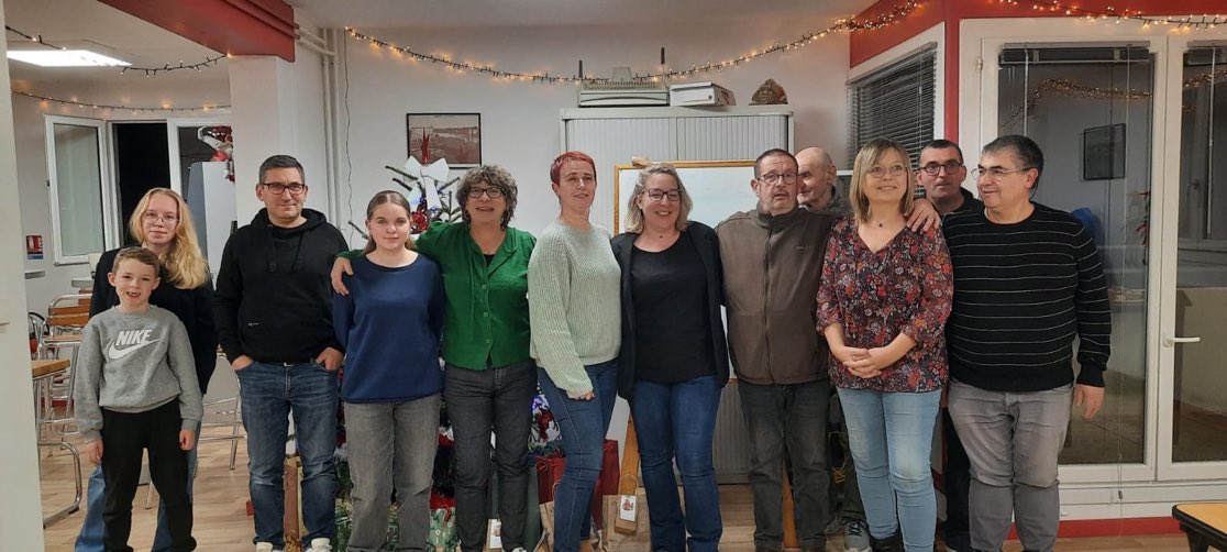 Arbre de Noël en faveur des mamans, papas et pupilles. Une belle soirée de convivialité. Notre UD est grande.