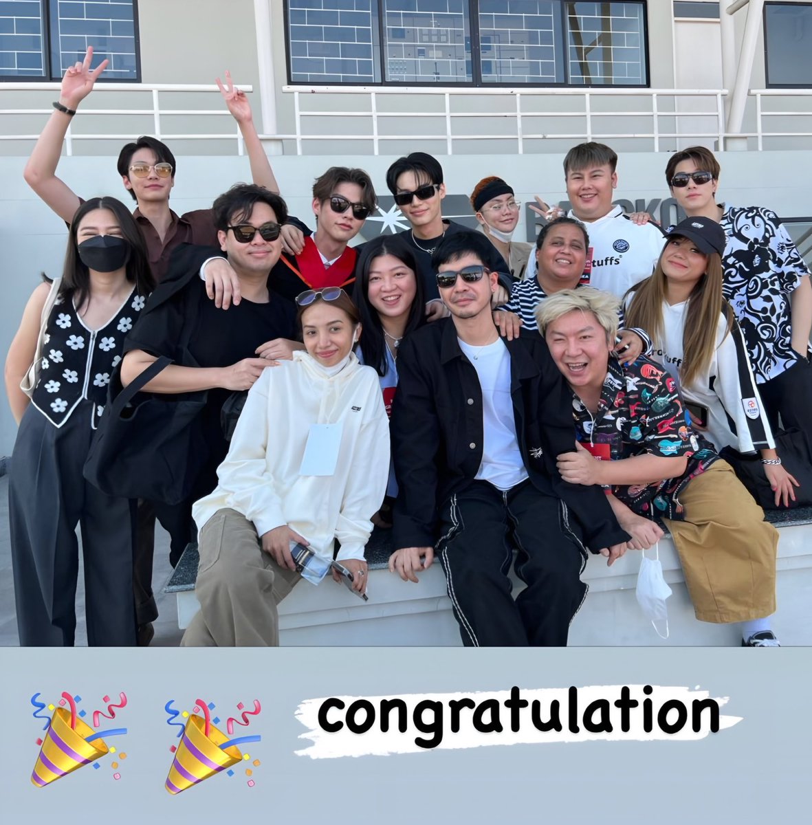 shopper_mm's tweet photo. 2022.12.14 #ไบร์ทวิน Photo memory cr. eedzilar
brightWinと最高のOne team💧💧😭
壁の模様まで二人を👬祝福してるみたいに思えたあの日✨✨
#BrightGraduation 🎓
#brightvc #winmetawin https://t.co/DpGVG5qvLT