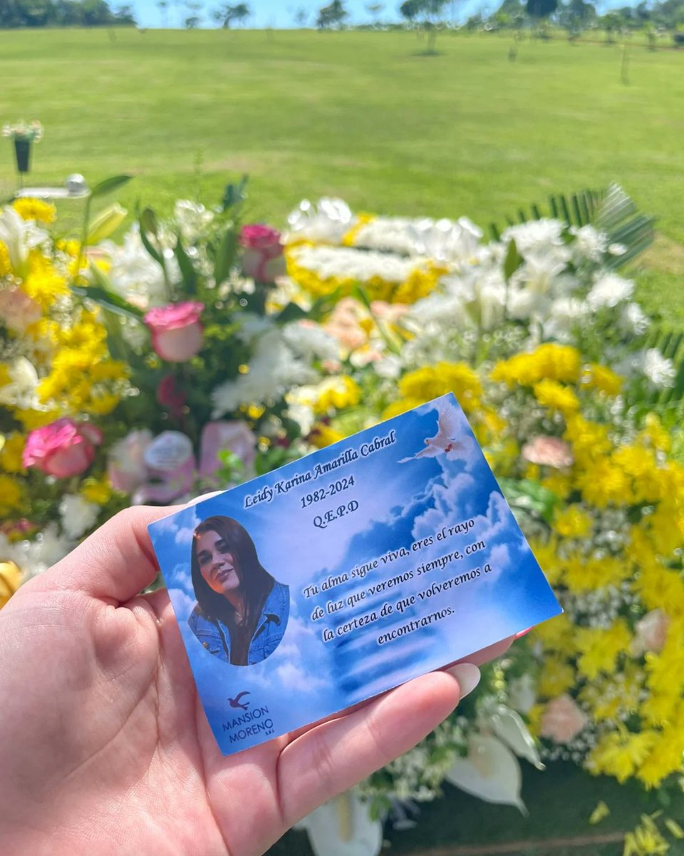 Guardo todos los momentos hermosos, cada risa, cada café, cada cosa que pasamos juntas, cada sufrimiento... 
Hice todo lo que estuvo en mi alcance para poder encontrarte Mami pero llegué muy tarde... Tu sabes que allá arriba esta la justicia divina y el se va encargar de todo.