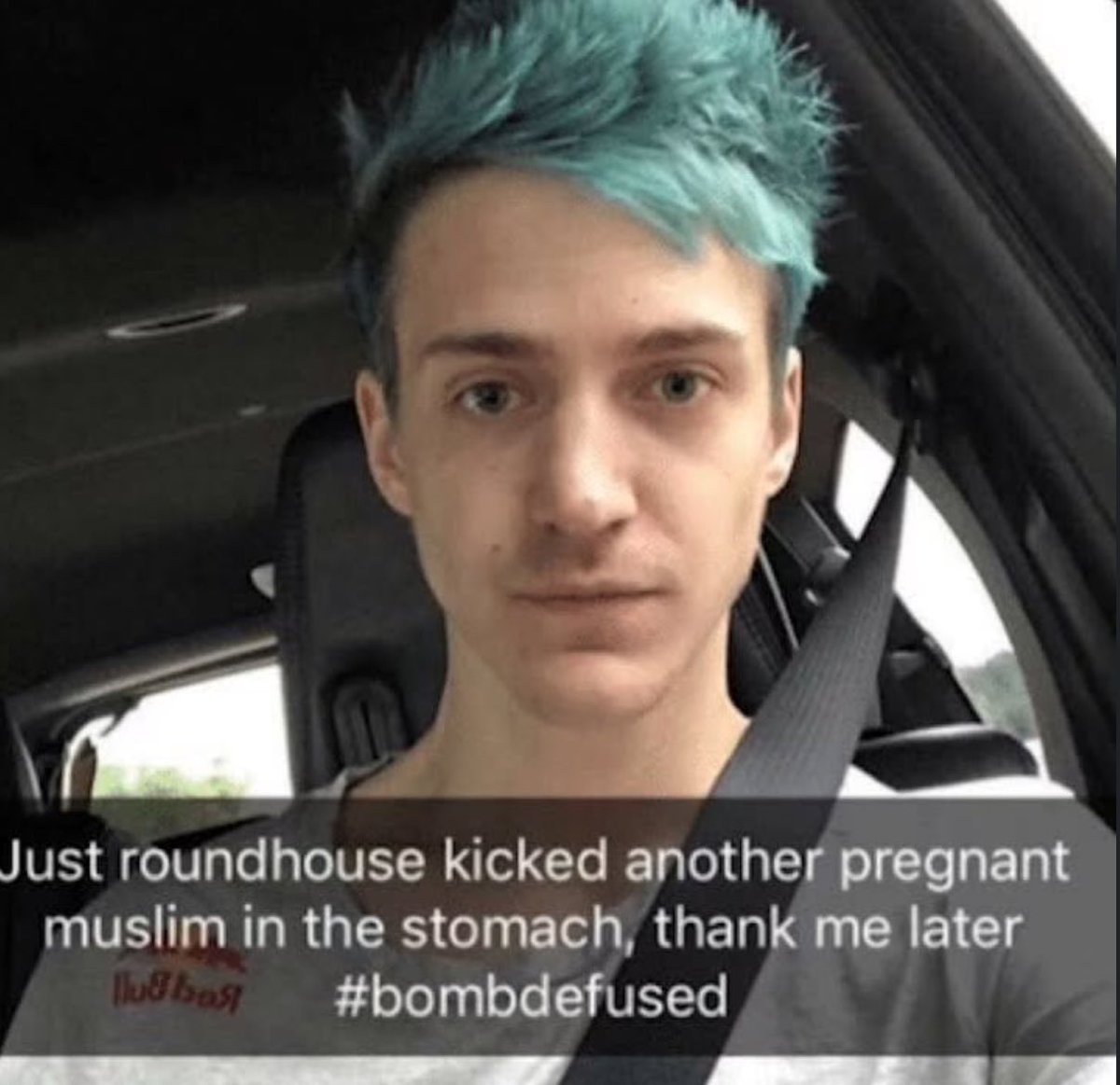ExtremeBlitz__'s tweet photo. why did he do this https://t.co/IgooWvivyH