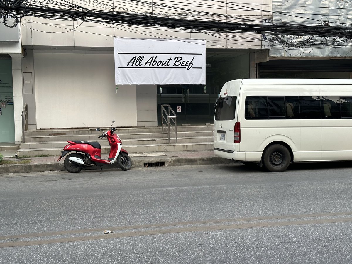 modernTman's tweet photo. Damn right. #AllAboutBeef
I've got 3 terabytes of content
I can't remember exactly if this was #Bangkok, #HongKong, #Sydney, #ChiangMai, who the hell knows.
New Slogan incoming for #Vegans everywhere.
Repeat after me
"I Fought the #Beef -da' #BeefWON." 🤝🕶™️®️
Sing it📣 https://t.co/lh4EjdOL5o