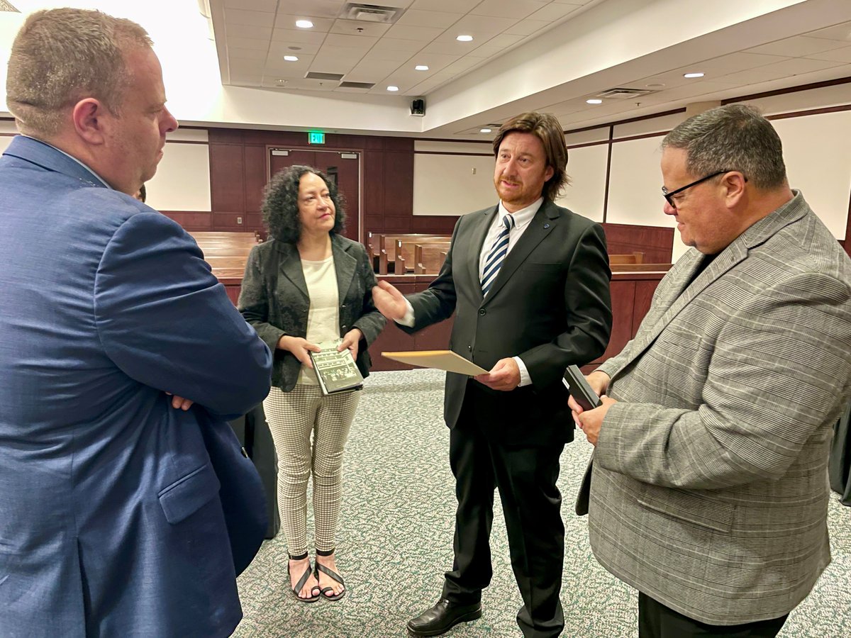13thCourtFL's tweet photo. Judge Mirko Bonačić-Dorić, at the forefront of judicial reform efforts in Chile, was in Tampa learning how to improve small claims court and community disputes in his country. He also presented a Letter of Friendship, to strengthen the ties between our courts.
@MirkoB_D #13Strong https://t.co/UgHsyPpJ6Q