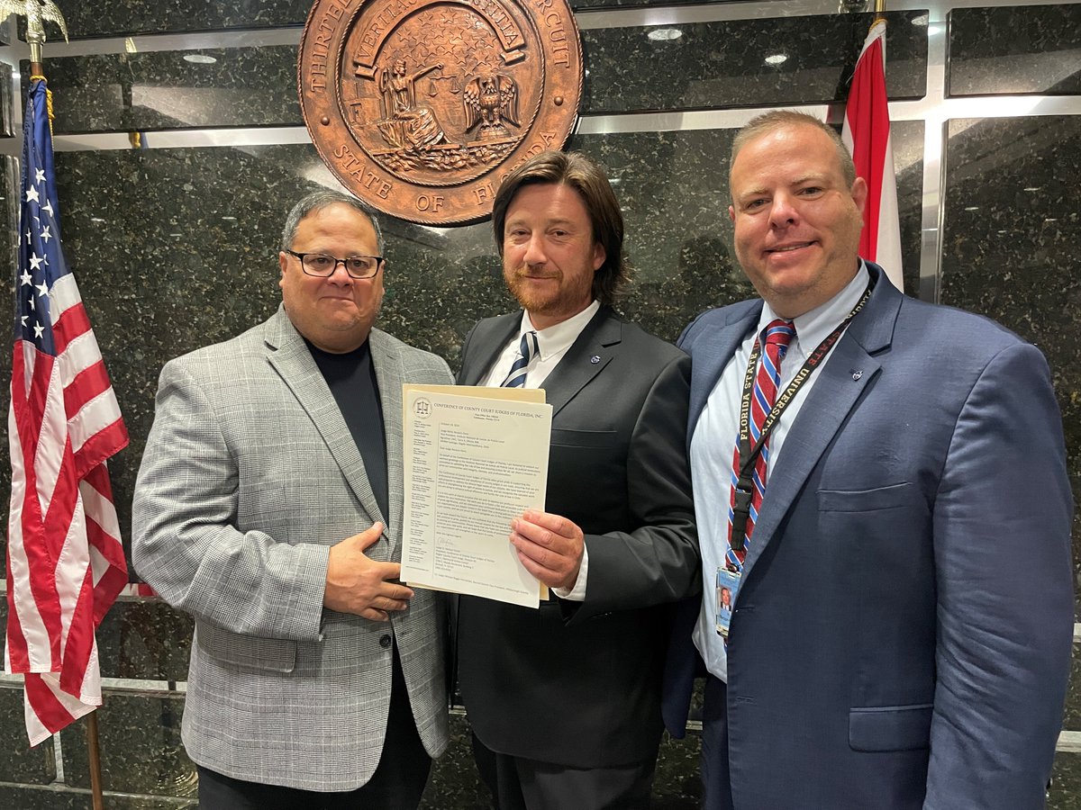 13thCourtFL's tweet photo. Judge Mirko Bonačić-Dorić, at the forefront of judicial reform efforts in Chile, was in Tampa learning how to improve small claims court and community disputes in his country. He also presented a Letter of Friendship, to strengthen the ties between our courts.
@MirkoB_D #13Strong https://t.co/UgHsyPpJ6Q