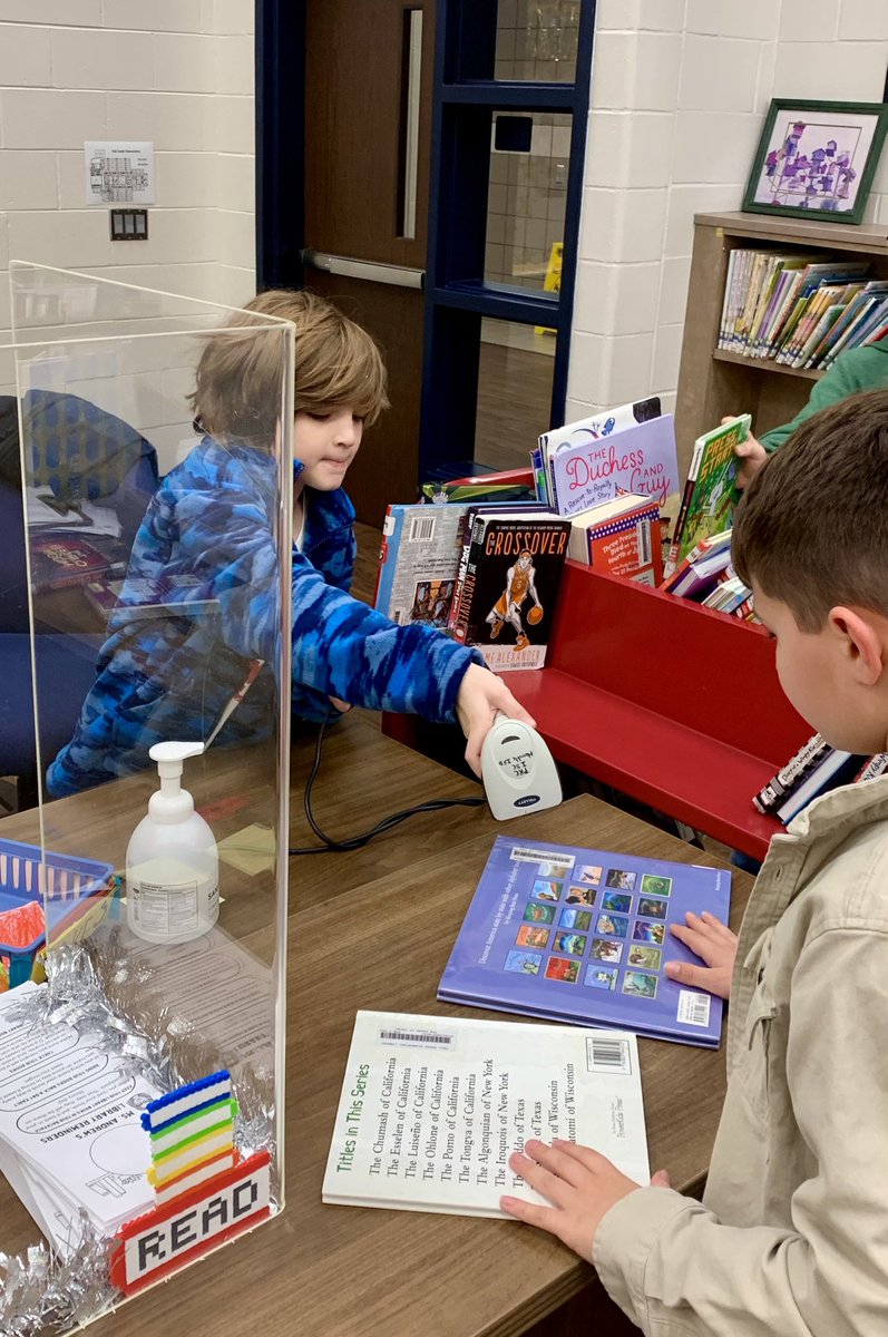 MissAndrew_FCE's tweet photo. Today’s 3rd grade Librarian for a Day gained firsthand experience using technology to support reading & learning. He even tackled the 4th & 5th grade Micro:bit coding activity so he could coach the older students! @HumbleISD_FCE @HumbleISD_lib @krista_kuhl #HumbleISDCodes https://t.co/VmH7o0vko0