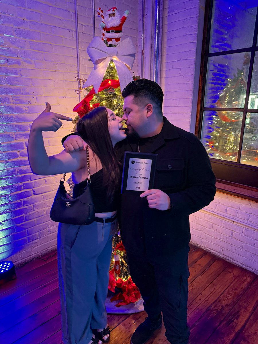 disco__daze's tweet photo. girlfriend of the employee of the year!!! https://t.co/ImPt2npkYQ