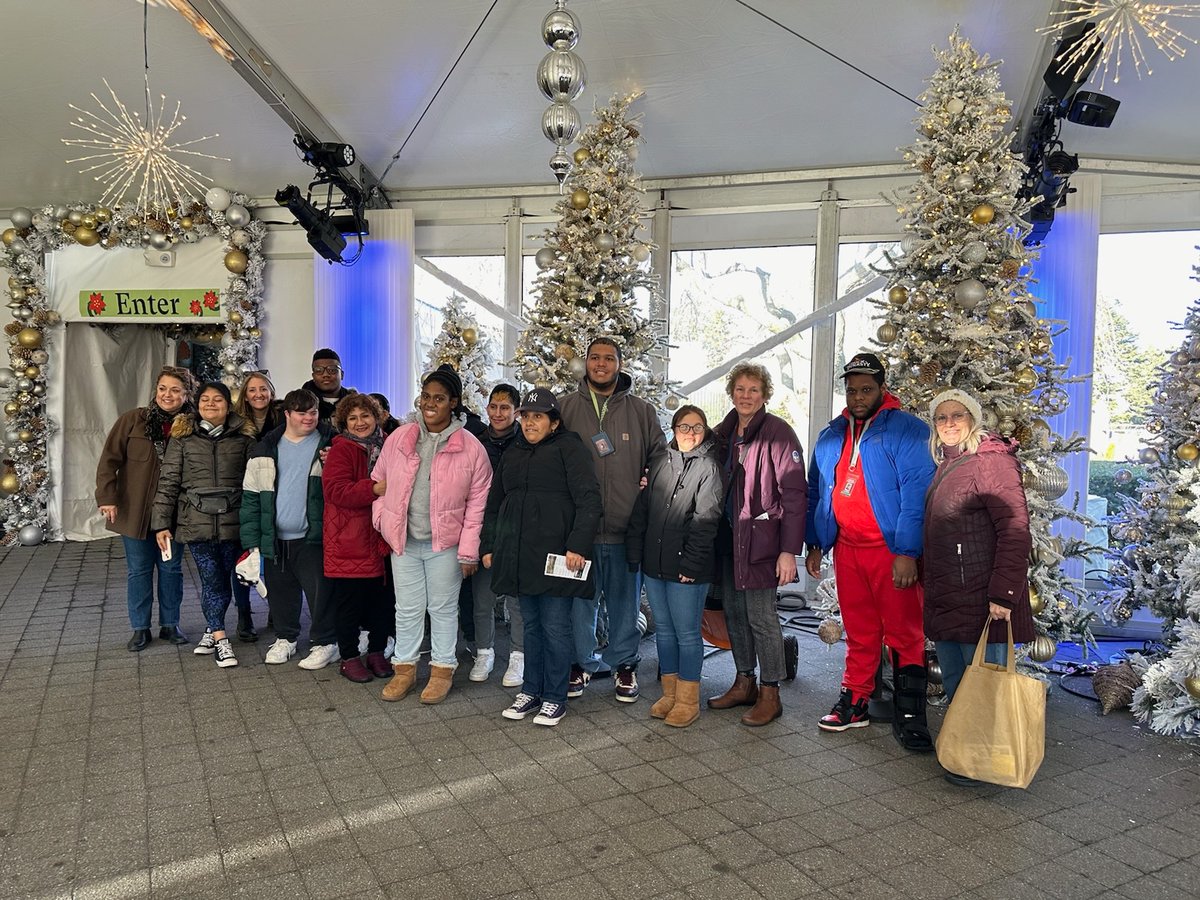 KcliffOhssped's tweet photo. Project Thrive takes on Botanical Gardens!  Such a wonderful day! @PatriciaGuerin6 @KimberlyMauri10 @MsFerraro_Oss @OssiningSchools https://t.co/tSWBcQCyz4