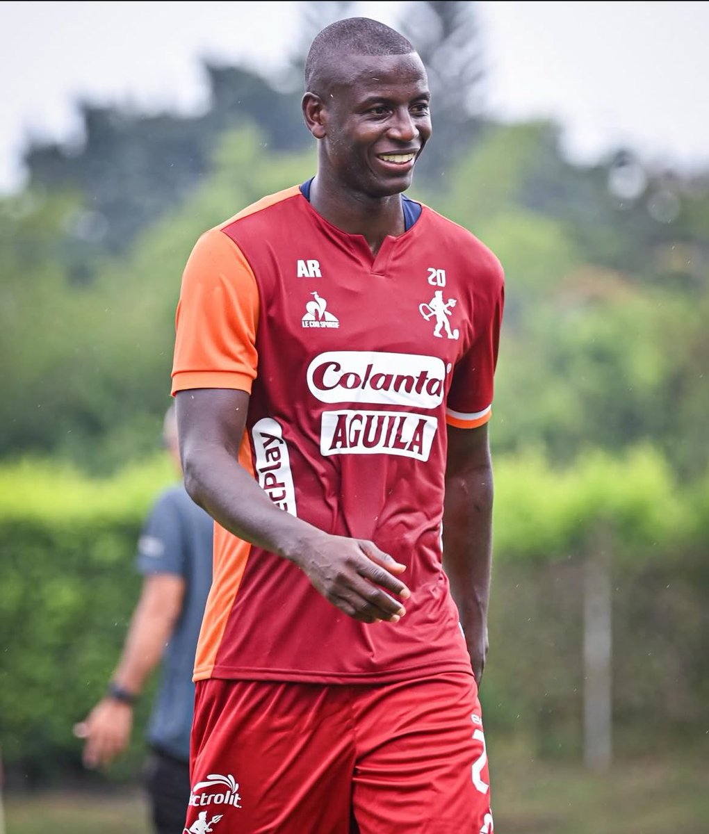 Duvanvergaraof's tweet photo. Y si señores como dice el Capi 🫡 @adrianramosla20 Y Si nos vamos Hundir nos hundimos todos Vamos que aún quedan 90 minutos @AmericadeCali https://t.co/nlc1D2SeAj
