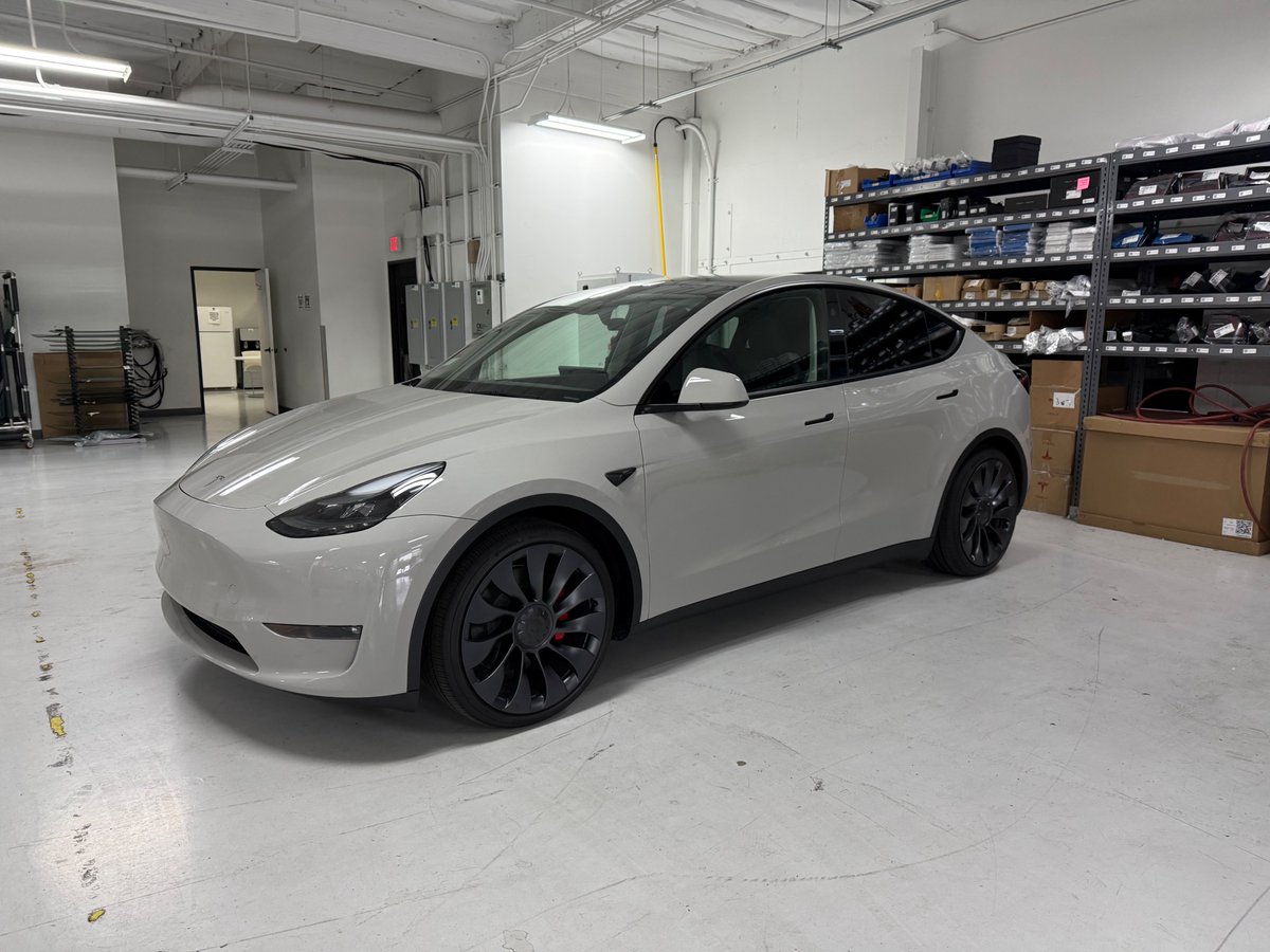 Rododon's tweet photo. @SawyerMerritt boy am I unlucky! Picked up my car from the Santa Clara Shop 2 weeks ago paid Tesla ~6200 for the wrap!  

Tesla shop did an awesome job and communication was great (only stings 1%) https://t.co/XwsA2T0kLK