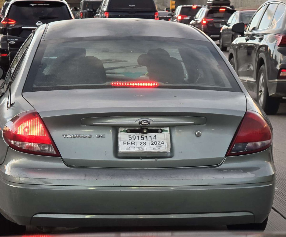 Bill_just_Bill's tweet image. Hey @DenverPolice @CSP_News how is this car even still on the road? Thought you were cracking down on these? This was today on 25 northbound just before Santa Fe exit.