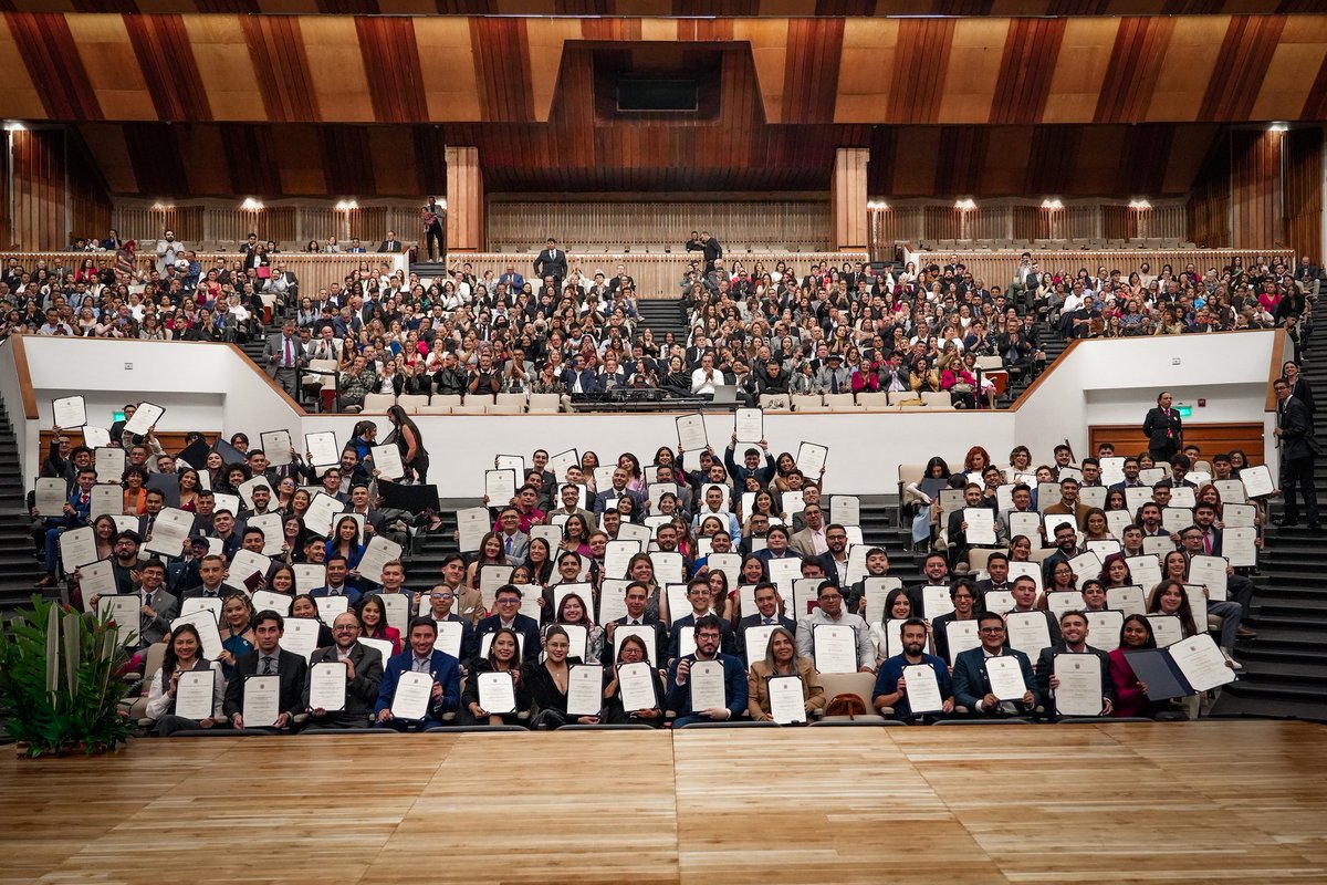 fceunal's tweet photo. 🎓#OrgulloFCE Hoy 13 de diciembre se llevó a cabo la tercera Ceremonia de Grados del año 2024 🇨🇴
🌎 Este es solo el inicio de un camino de éxito y compromiso social llevando en alto el nombre de la FCE y de la UNAL ❤️
#SomosFCE #Unal #FCEUNAL https://t.co/JfPqnKincA