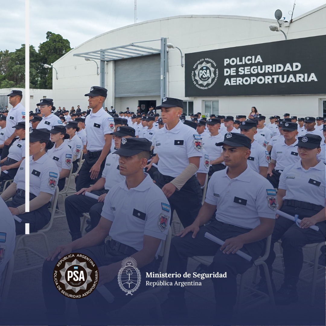 seguridadpsa's tweet photo. Luego de nueve meses de constante formación, dedicación y esfuerzo, 290 jóvenes de distintas provincias se convirtieron en oficiales ayudantes de esta PSA para garantizar el cuidado y la seguridad de los argentinos en todas las terminales aéreas del país.
#SeguridadPSA
#Egreso https://t.co/slsjIWUk4Y
