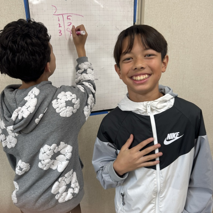 EHMSBobcats's tweet photo. Students in Mrs. Narez's class practice math on their Wipebooks! #buildingthinking #ehmsbobcats https://t.co/iaPeSbFN7P