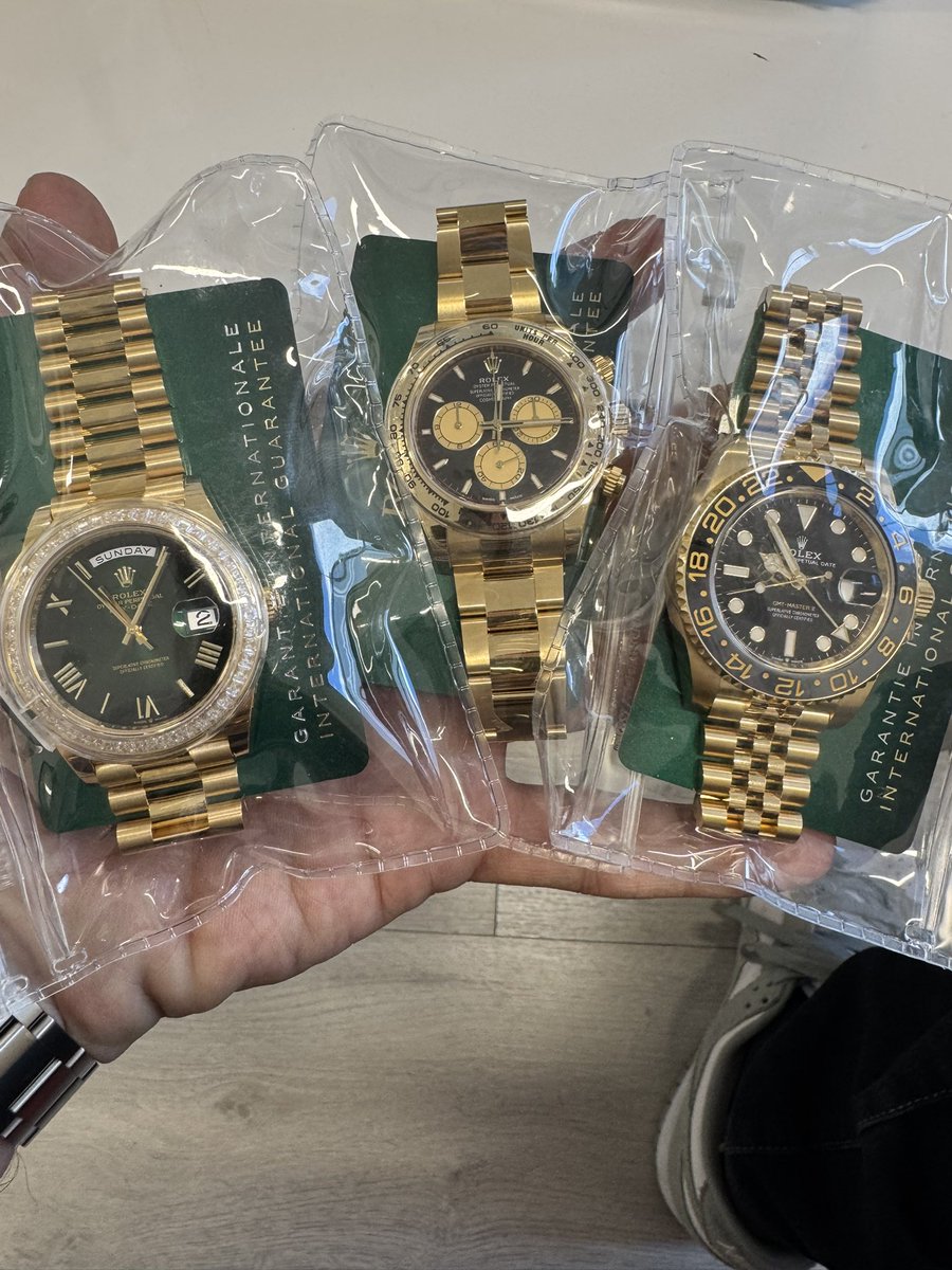 JfellzZ's tweet photo. Friday specialssssss….MOG dat wrist.
Rolex day date green ombré dial with baguette factory diamonds.
Rolex Daytona yellow gold.
Yellow gold GMT jubilee.
Dm me for pricing.
#web3watchplug https://t.co/h9SL4Rfe1p