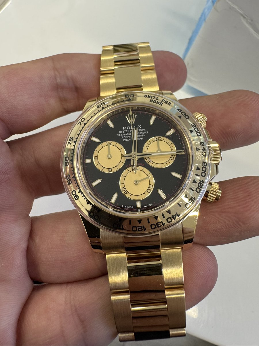 JfellzZ's tweet photo. Friday specialssssss….MOG dat wrist.
Rolex day date green ombré dial with baguette factory diamonds.
Rolex Daytona yellow gold.
Yellow gold GMT jubilee.
Dm me for pricing.
#web3watchplug https://t.co/h9SL4Rfe1p