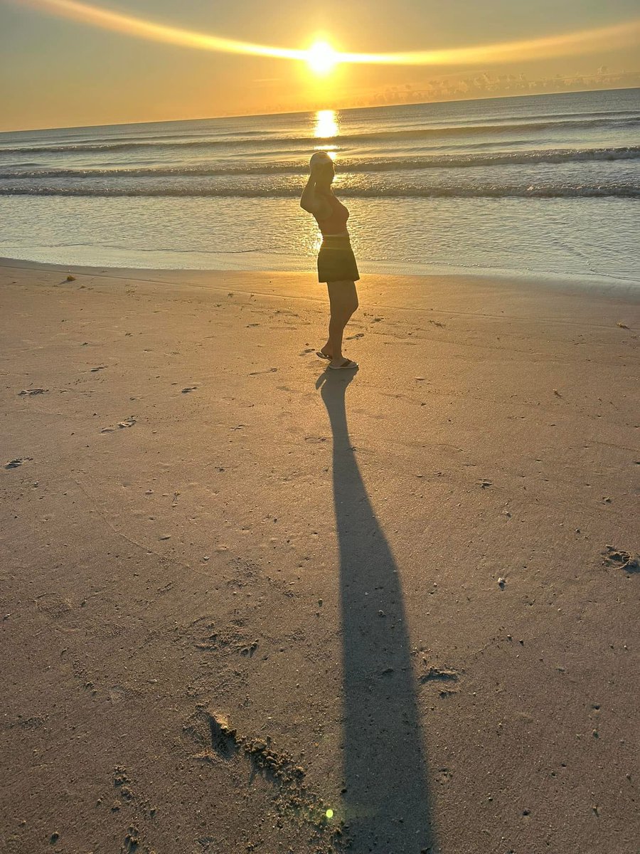 GarofaloWX's tweet photo. 💎December 13💎 Grateful for beach walks, seaglass prayers, and peaceful miles on magical coastlines. #25daysofgratitude https://t.co/t68HDCcT6i