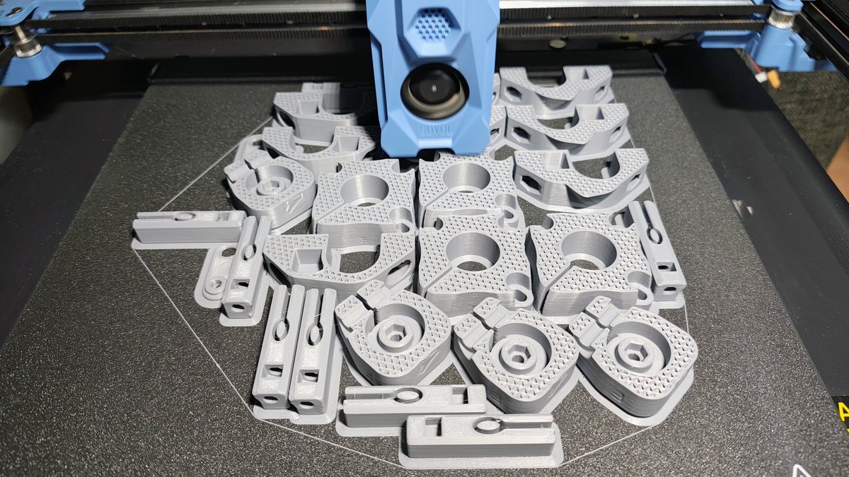 #3DPrinting "new" set of parts for the #mpcnc .

Build mine~4 years ago and there are updated parts, so I test them. 

But I'm sure the 25mm tube is the limiting factor, still. Long tubes bow, no matter what. 

Newer=better 😃🥳

3 walls, 45% infill , PLA