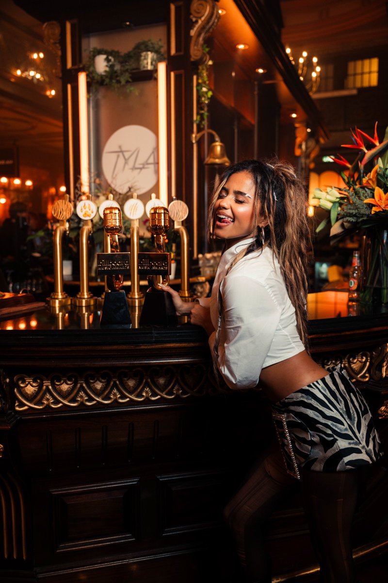 Billboard Music Awards tweet media