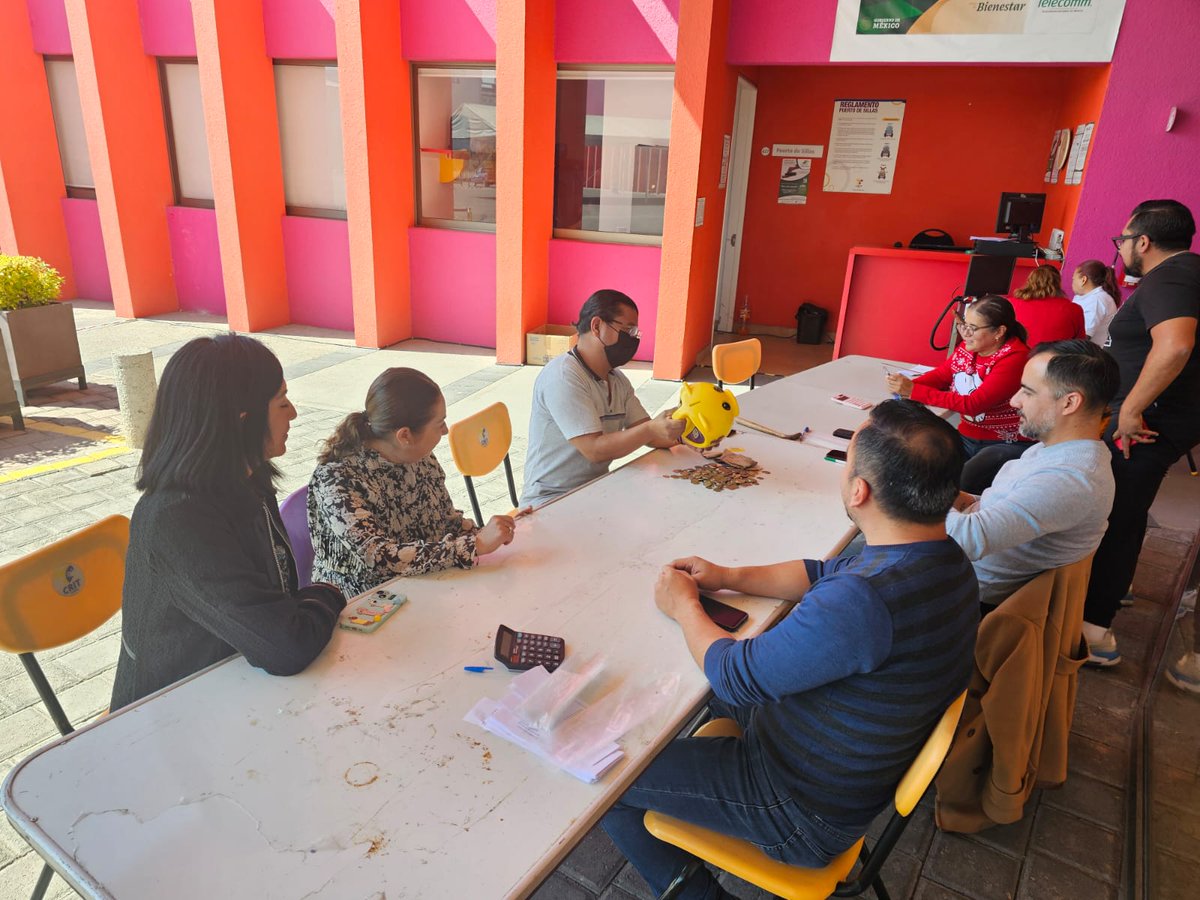 En colaboración con #fundaciónteletón, las Consejeras Electorales <a href="/SofiaMGorbea/">Sofia M  Gorbea</a> y <a href="/emendozaiee/">Eva Mendoza</a> entregaron la alcancía asignada al #IEEPuebla. Juntas y juntos apoyamos una causa que cambia vidas. ¡Gracias a quienes hacen la diferencia! #todasytodossomosteletón