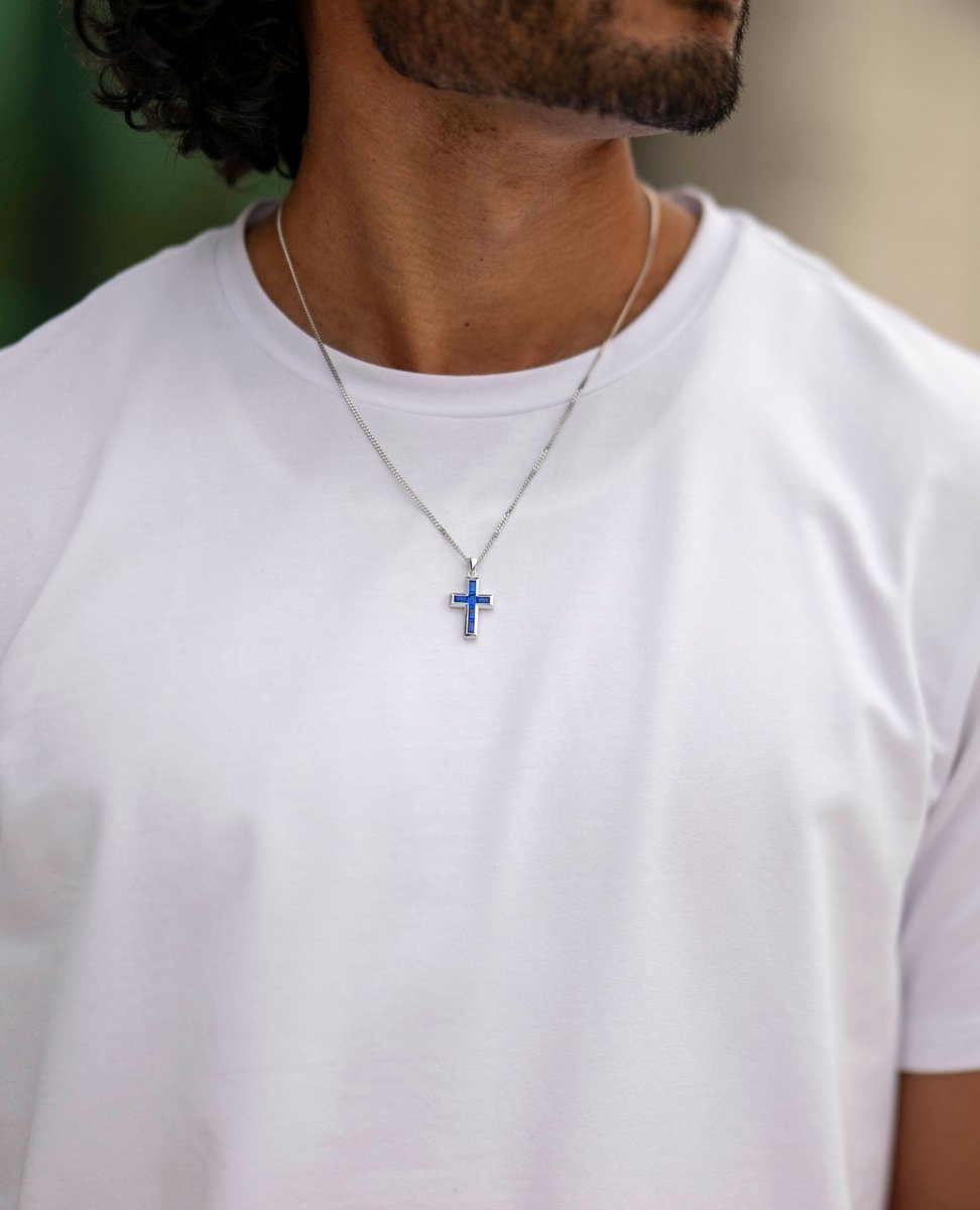 Introducing our Blue Spinel Limited Edition Cross: because your style deserves a little more ‘wow’ than ‘meh.’ Limited pieces are available—just like your excuses for not leveling up.⁠
⁠
#LiveDayOne⁠
#Vincero