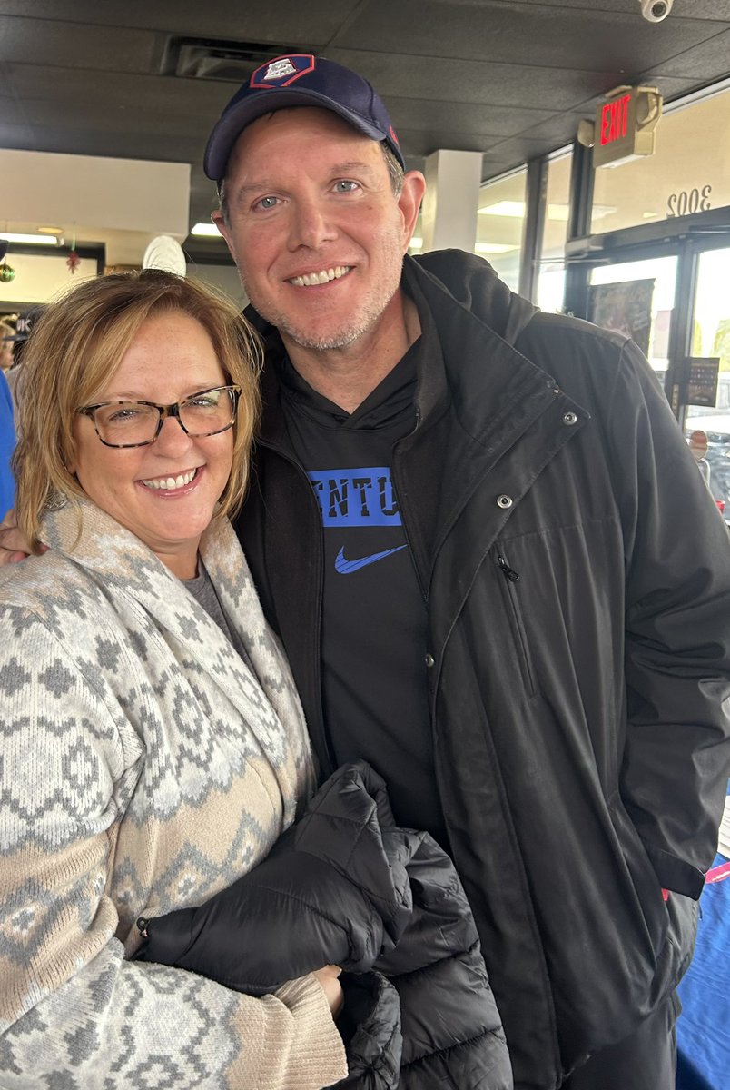 arroach14's tweet image. Went to a @KySportsRadio remote for the first time (for the husband) and @KySportsRadio was very kind and gracious to this Hoosier alum.