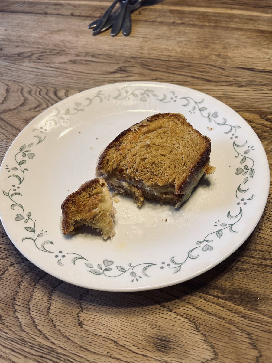 resisfertile's tweet photo. Today, we feature a little known grain, #kamut or Khorasan wheat (if you can buy the later, it is usually way less expensive for the same thing).
This is a unique grain, and one of the best reasons to own a grain mill - freshly milled kamut and einkorn are a fraction of the cost of store bought flours, multiple times more nutritious, and taste significantly better.
Kamut is great in almost any recipe.