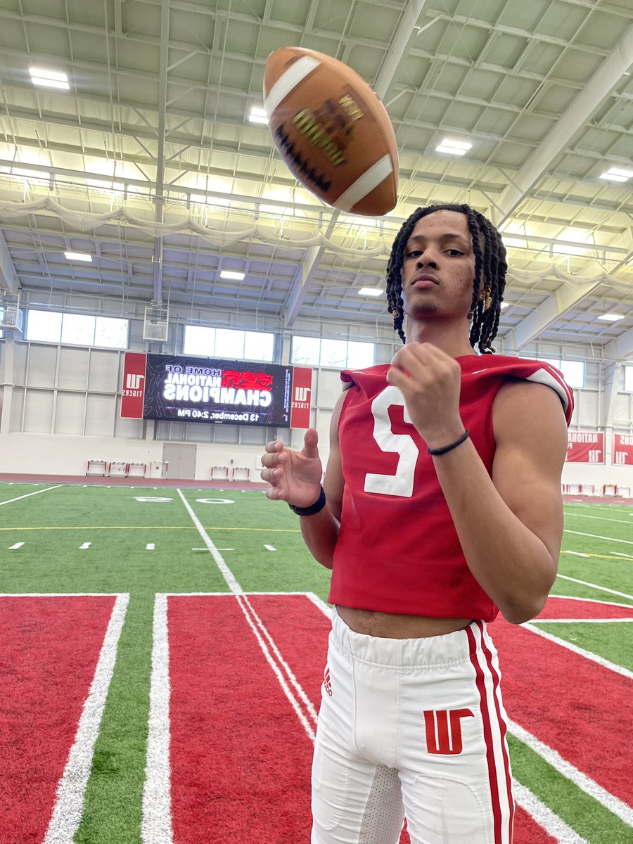 Mikeycephas2's tweet photo. After a great conversation and campus visit with @JimCollins_FB  I’m very blessed to receive my first offer from @wittenberg ❤️🤍 @Coach__Jaytee  #AGTG https://t.co/vZKvpMTfpJ