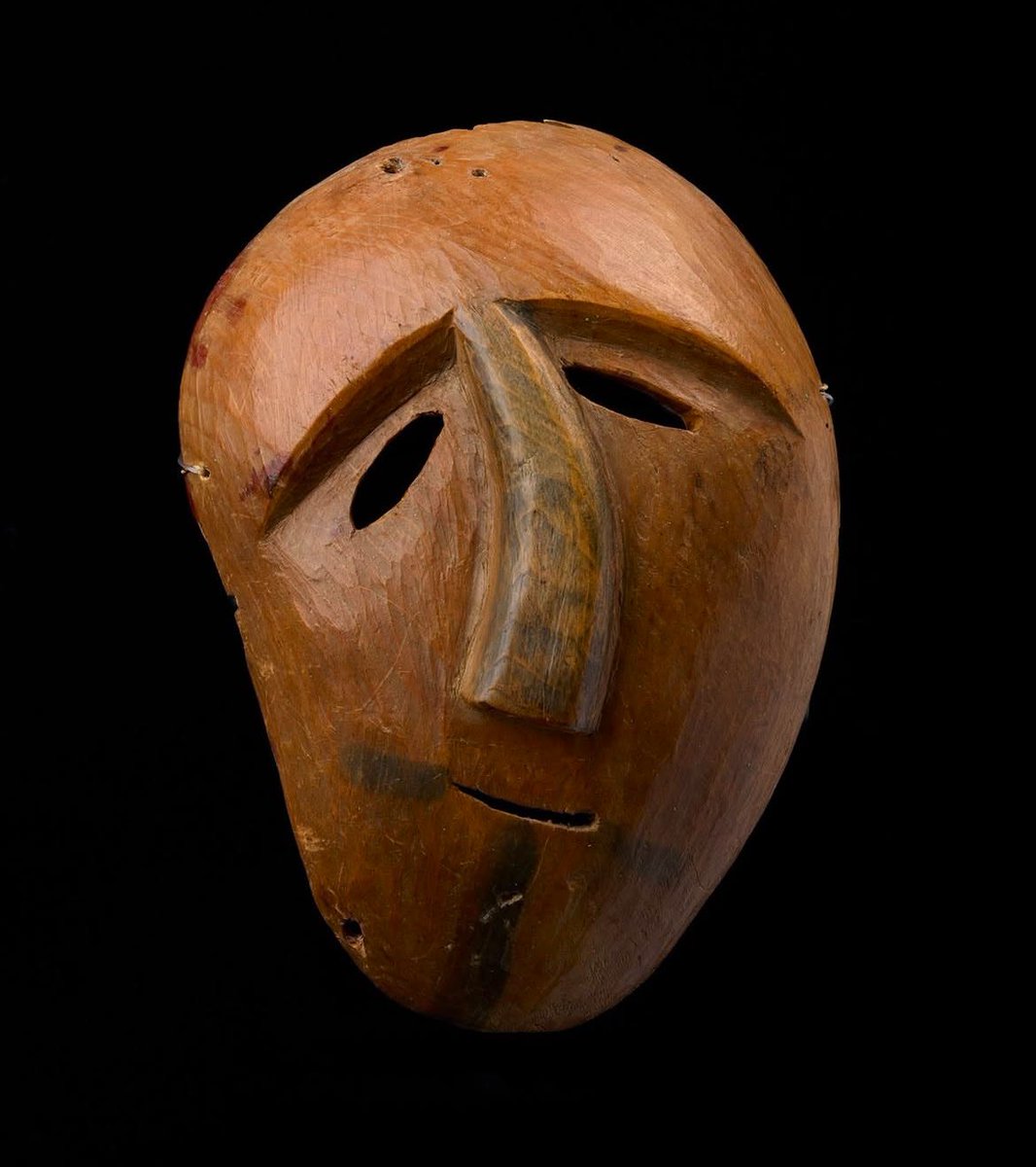 serpentinedumb1's tweet photo. Shaman mask, Yukon river delta https://t.co/eZUFzphuQ3