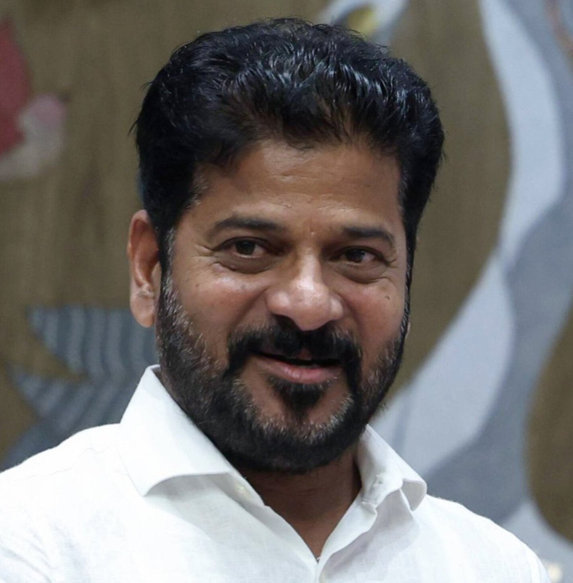 इसको बोलते है जिगर वाला 🔥🔥👇

गरीब ने अपराध किया हो तू तुरंत एक्शन हो जाता है तुरंत घर तोड़ दिए जाते है तुरंत गिरफ्तारी हो जाती है लेकिन अगर सामने कोई पैसे वाल हो तो सब नियम कानून साइड पर रख दिए जाते है 

लेकिन आज जो हुआ है वो बहुत ग़ज़ब हुआ है देश के टॉप के सुपरस्टार अल्लू