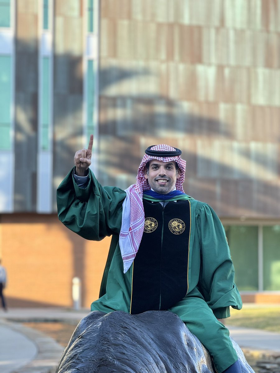 m7md_1988_'s tweet photo. الحمدلله من قبل وبعد…
تم تخرجي اليوم من جامعة جنوب فلوريدا بدرجة الدكتوراة وكان الشرف لي بحضور الوالد والوالدة. اسال الله العلي القدير أن تكون بداية خير لخدمة وطني الحبيب..
الشكر لله ثم لوالديني ثم اخواني وأختي وزوجتي ثم لوطني ومليكي وجامعة الملك خالد ومن له حق علي.. https://t.co/xzRvnMoCUc