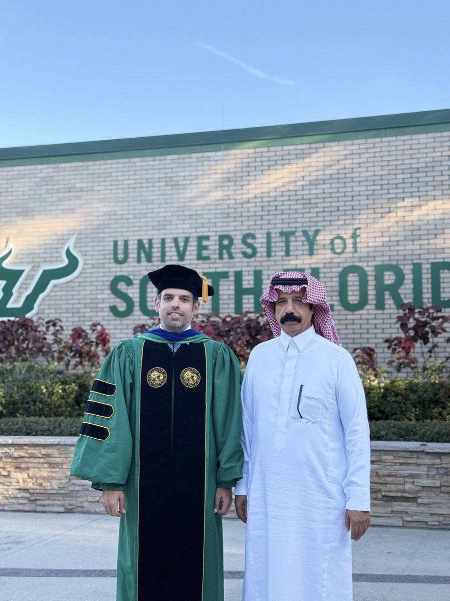 m7md_1988_'s tweet photo. الحمدلله من قبل وبعد…
تم تخرجي اليوم من جامعة جنوب فلوريدا بدرجة الدكتوراة وكان الشرف لي بحضور الوالد والوالدة. اسال الله العلي القدير أن تكون بداية خير لخدمة وطني الحبيب..
الشكر لله ثم لوالديني ثم اخواني وأختي وزوجتي ثم لوطني ومليكي وجامعة الملك خالد ومن له حق علي.. https://t.co/xzRvnMoCUc
