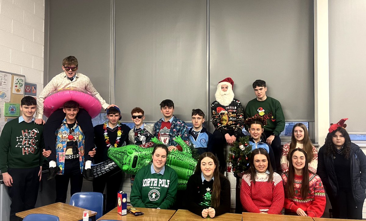 OLSSBlayney's tweet photo. OLSS students raised money for @MarysMealsIre by having a Christmas Jumper Day and selling Christmas Cards &amp; Decorations at the annual school's Christmas Craft Fair. Thank you to Patricia Friel from @MarysMealsIre for coming in to collect the monies raised #olsscharity https://t.co/akmtrjRcEp