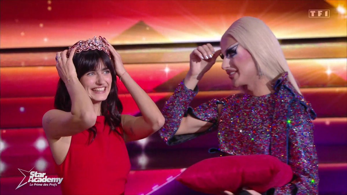dramagouinee's tweet photo. LA PRINCESSE DU PEUPLE #StarAcademy https://t.co/GsGbs5Iqsj