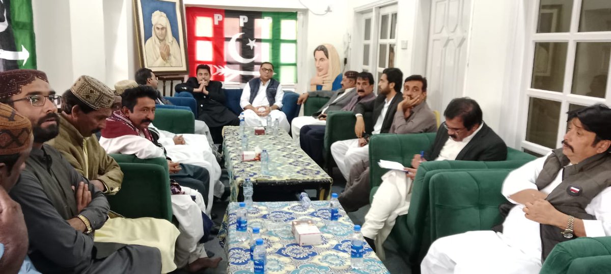 dayo_munwar's tweet photo. ستاویں ڈسمبر پے شھید محترمہ بینظیر بھٹو کی برسی کے حوالے سے پاکستان پیپلز پارٹی ظلعہ مٹیاری کا اجلاس ظلعہ جنرل سیکریٹری فظیل حبیب شاھ کے رھاشگاھ پر ظلعہ صدر پیرا میرعلی شاھ ھاشمی کے صدارت پے ھئا جس میں سندھ حکومت ترجمان مخدوم فخرزماں کے کوآرڈینیٹر غلام اکبر بھٹو سمیت دیگر شریک https://t.co/7M2GJ7ovbx