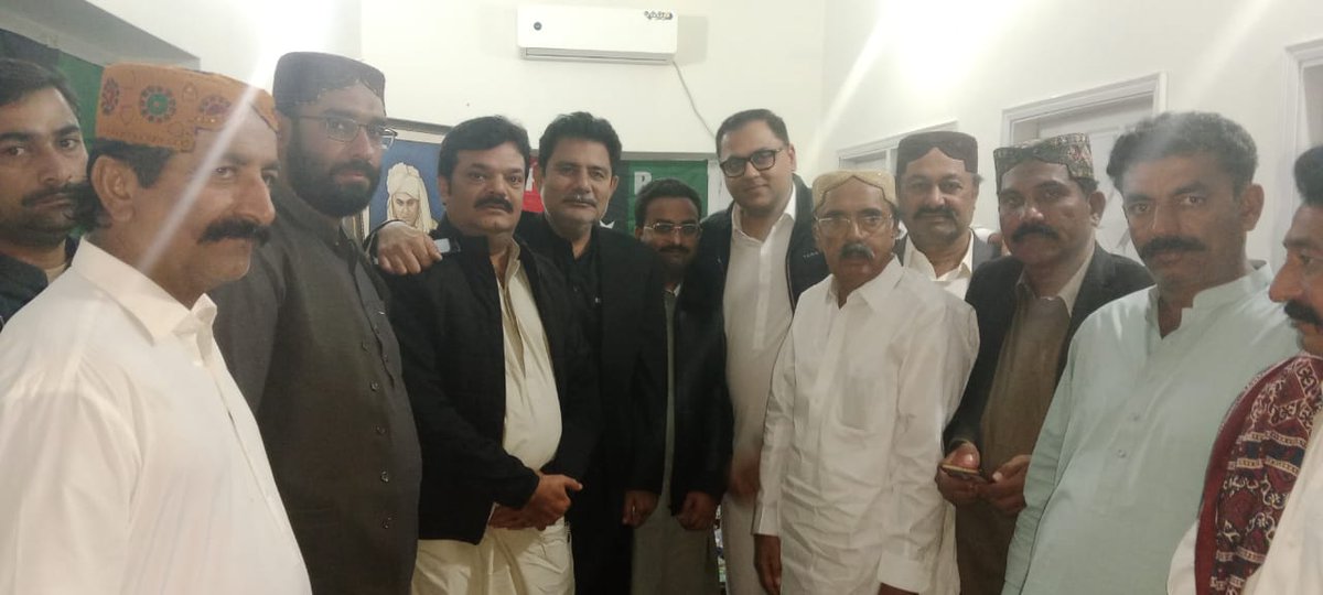 dayo_munwar's tweet photo. ستاویں ڈسمبر پے شھید محترمہ بینظیر بھٹو کی برسی کے حوالے سے پاکستان پیپلز پارٹی ظلعہ مٹیاری کا اجلاس ظلعہ جنرل سیکریٹری فظیل حبیب شاھ کے رھاشگاھ پر ظلعہ صدر پیرا میرعلی شاھ ھاشمی کے صدارت پے ھئا جس میں سندھ حکومت ترجمان مخدوم فخرزماں کے کوآرڈینیٹر غلام اکبر بھٹو سمیت دیگر شریک https://t.co/7M2GJ7ovbx