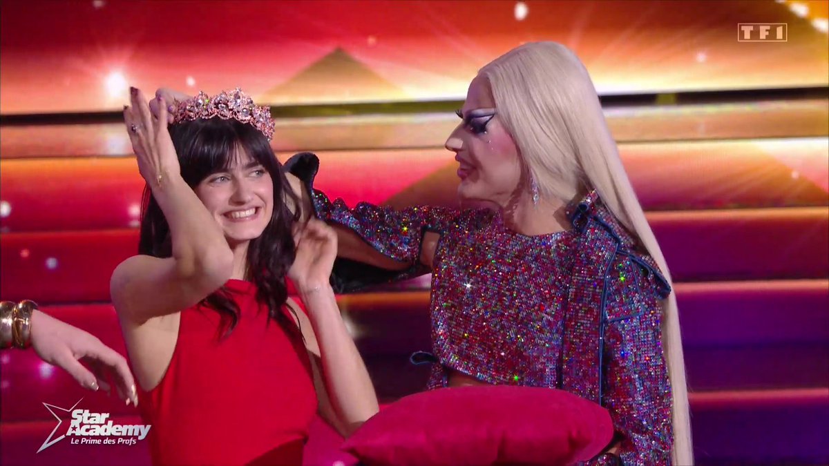 dramagouinee's tweet photo. LA PRINCESSE DU PEUPLE #StarAcademy https://t.co/GsGbs5Iqsj