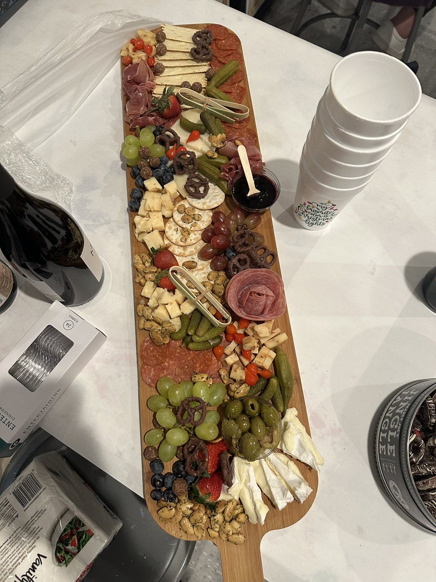 traceywilsonmd's tweet image. Fournier’s, priapism,  septic stones we got this … just add glitter!! @UABUrology GNO!
#sisterhoodloading 
#WellnessJourney