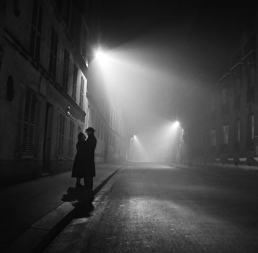 monoeilblog's tweet photo. Earl Leaf - Paris la nuit (1948)
#earlleaf #photo #photography https://t.co/ErSJPHOTDE
