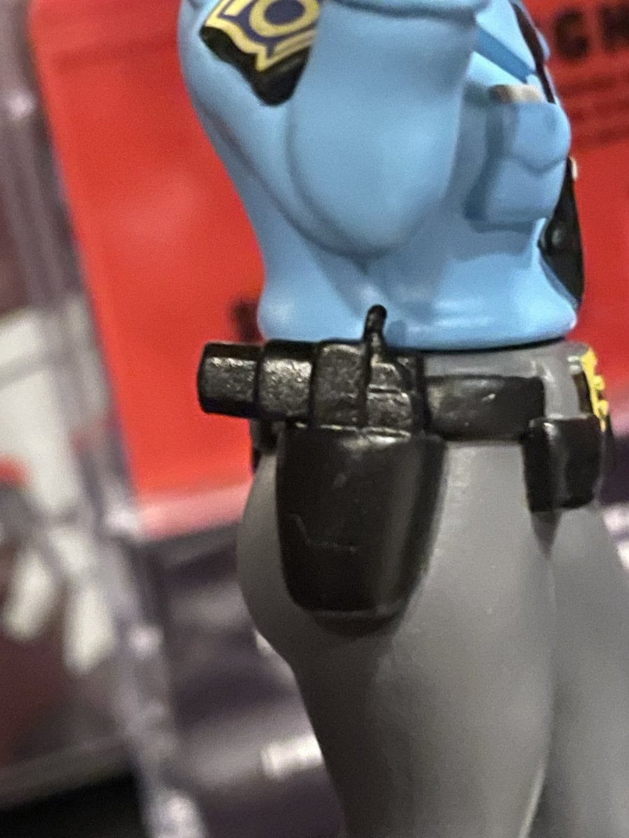 DevSprings's tweet photo. The Vanessa Youtooz is officially the first piece of FNAF merch to feature a gun

this is good https://t.co/ONu4JJ508U