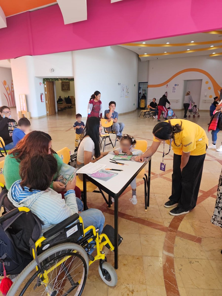 Las Consejeras Electorales <a href="/SofiaMGorbea/">Sofia M  Gorbea</a> y <a href="/emendozaiee/">Eva Mendoza</a>, así como personal del #IEEPuebla, acudieron al <a href="/CRITPuebla/">critpuebla</a> para hacer entrega de cuadernillos CEDAW para niñas Vol. 2,  además de realizar actividades lúdicas en materia de igualdad de derechos.