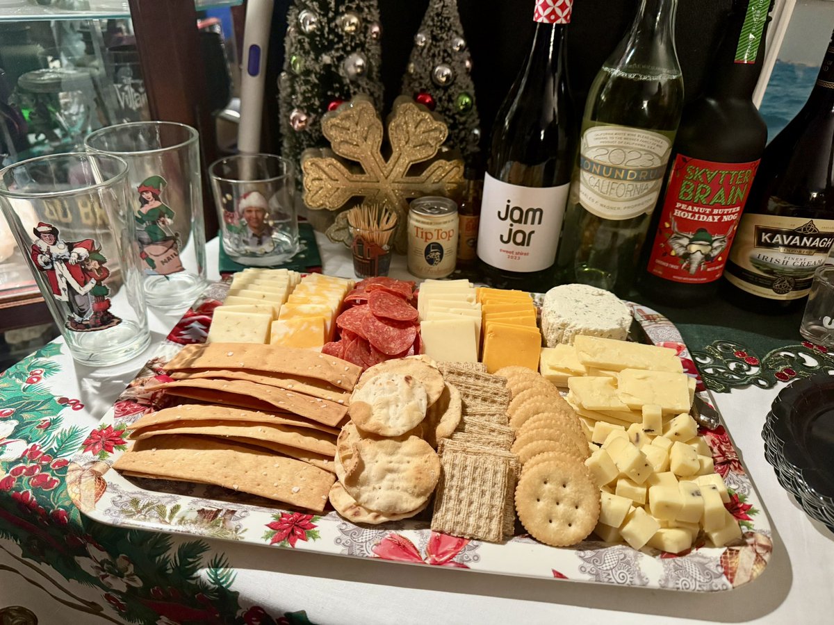 chrisxchainsaw's tweet photo. Now it’s a party https://t.co/0A4jjcHMvb