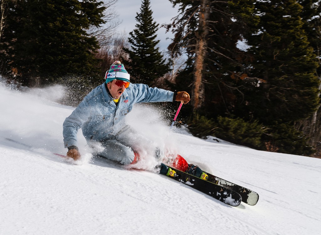 Photo of the Week 📸

Spencer Harkins dices some hard pack at Jackson Hole during their world record-breaking Ski in Jeans Day. Hit the LINK 🔗 below for more denim action.

freeskier.com/stories/jackso…

// SKIER: Spencer Harkins , PHOTO: Connor Burkesmith // #FREESKIER #ThisIsSkiing