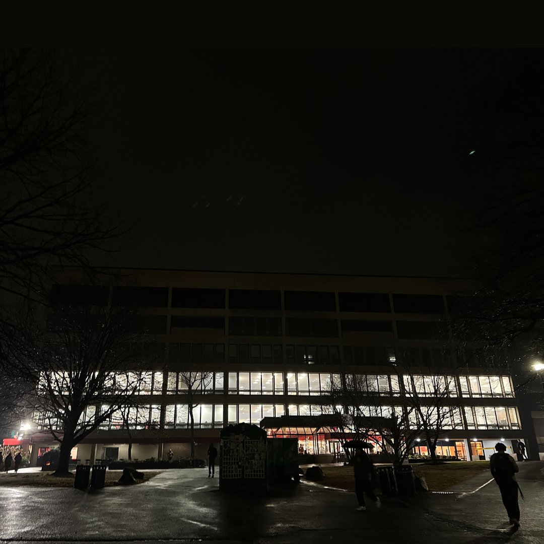 sbulibraries's tweet photo. While the rest of the Melville building sleeps, the North Reading Room is ablaze with light. 

#FinalsWeek #MidnightOil #SBULibraries https://t.co/M74dllTxrJ