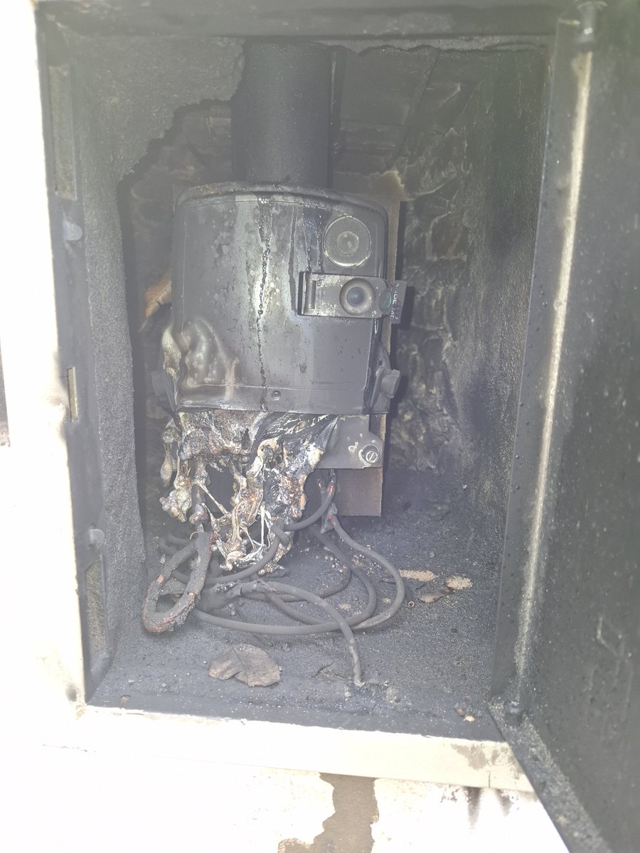 Mario_16_08's tweet photo. @ANDEOficial Por favor si podrían atender mi reclamo, cuando vino la luz se quemo nuestro medidor y la cuadra se quedó sin luz de vuelta, reclamo N° 5783287-24 https://t.co/263FI65bO6