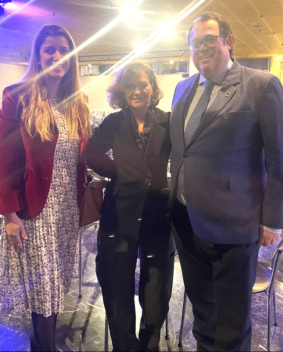 letradoxabogado's tweet photo. XXVI edición de los #Premios #DerechosHumanos otorgados por @Abogacia_es a la que han asistido la Pta. del Consejo de Estado, el Pte. CGAE Salvador González. y Decanos de Colegios de Abogados. En la foto con los letrados de @letradoxabogado @MercedesdeParad y @MarcosRivas_MR https://t.co/zaimZRO6Os
