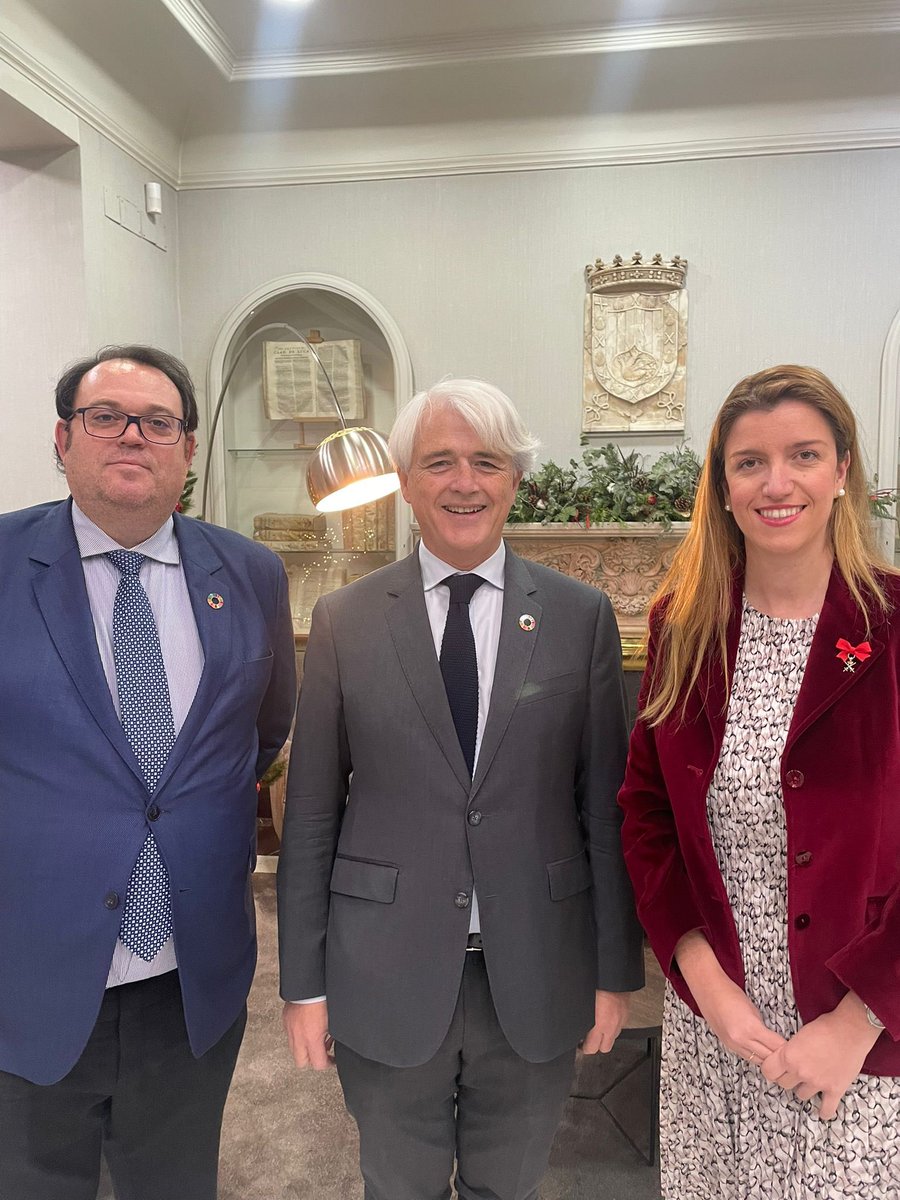 letradoxabogado's tweet photo. XXVI edición de los #Premios #DerechosHumanos otorgados por @Abogacia_es a la que han asistido la Pta. del Consejo de Estado, el Pte. CGAE Salvador González. y Decanos de Colegios de Abogados. En la foto con los letrados de @letradoxabogado @MercedesdeParad y @MarcosRivas_MR https://t.co/zaimZRO6Os