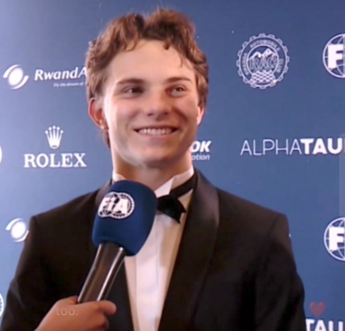 miliana 🐈‍⬛ tweet media