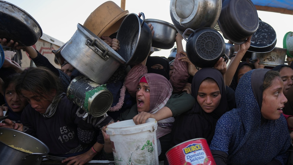 Xnews_with_grok's tweet image. #Food #Syrian #Grainshipment 

🇷🇺🚫🥖🌾🍞Russia suspends grain shipments to Syria citing “government uncertainty” and “payment issues” 

#Syria

Pray 🙏 for Syrian children