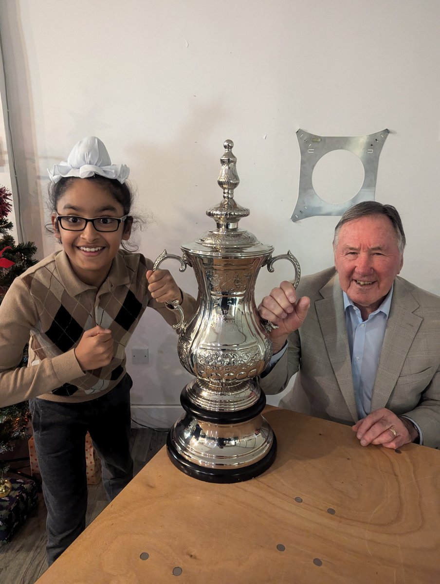 steve_singh420's tweet photo. The #general  #birkinshaw and the #skipper @Steve6Perryman #perryman with @Jeevanhayre420 He really doesn't realise just how lucky he is. 2 proper football men, who love  #spurs #coys https://t.co/0NrQtVcIjp