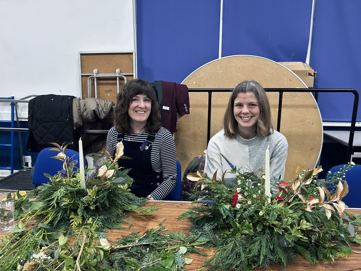 🎄👩‍🎨 We had so much fun at our Christmas Table Decorating this evening! So much laughter and memories shared around this festive table this evening🌟

🤍Thank you to everyone who came and made it so special!