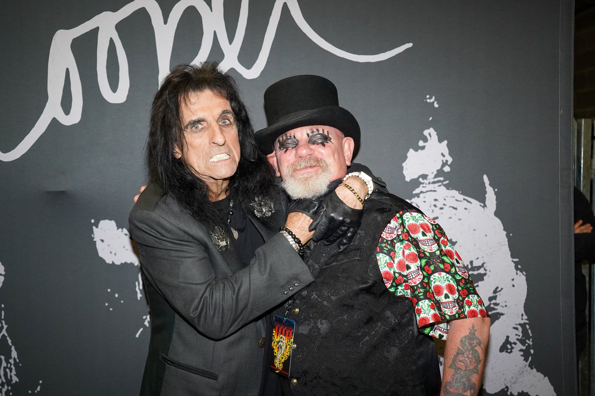 PhilipLewin9's tweet photo. @alicecooper Happy Friday 13th Alice🎩🪄🎩🪄🎩🖤🖤🖤 https://t.co/LmUlX108a6